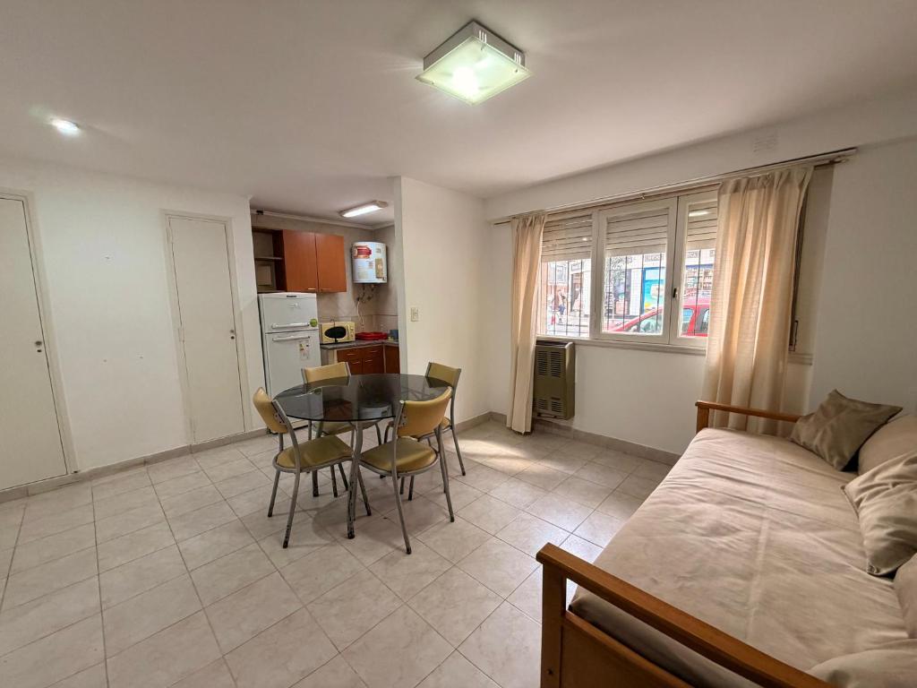 2 AMBIENTES CON PATIO - Plaza Colon - 3