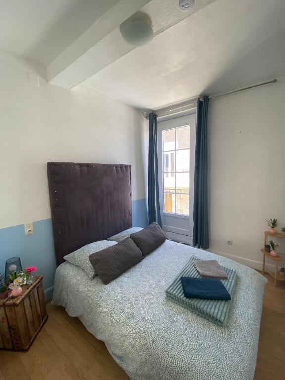 Bright Room Private Balcony & Pyrenees - 4