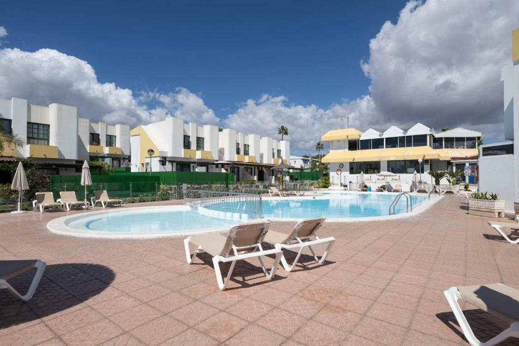 Maspalomas Bungalow: Pvt Terrace Pool BBQ AC - 3