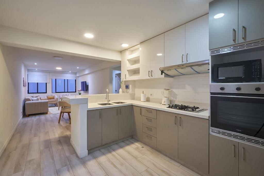 Moderno depa 2 habitaciones con cochera cerca al parque María Reiche Miraflores - 3