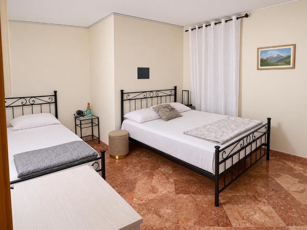 Casa Dorsoduro Authentic Venice Stay - 1