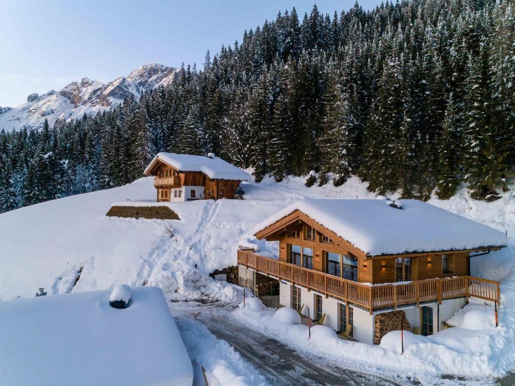 Dolomite Refuge Apartment with Balcony and Easy Slope Access - 1