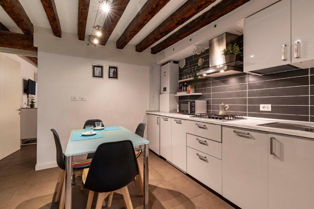 San Giacomo Pied-A-Terre House by Wonderful Italy - 1