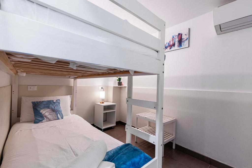 San Giacomo Pied-A-Terre House by Wonderful Italy - 4