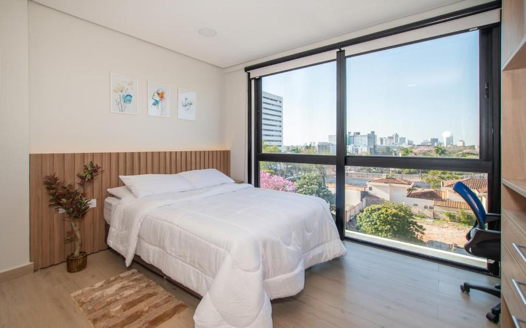 Modern Studio Gym & Rooftop Pool Near Malls - 1
