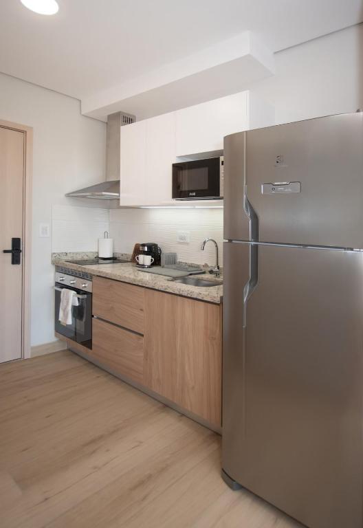 Chic Studio Near Malls with Pool and Gym - 2