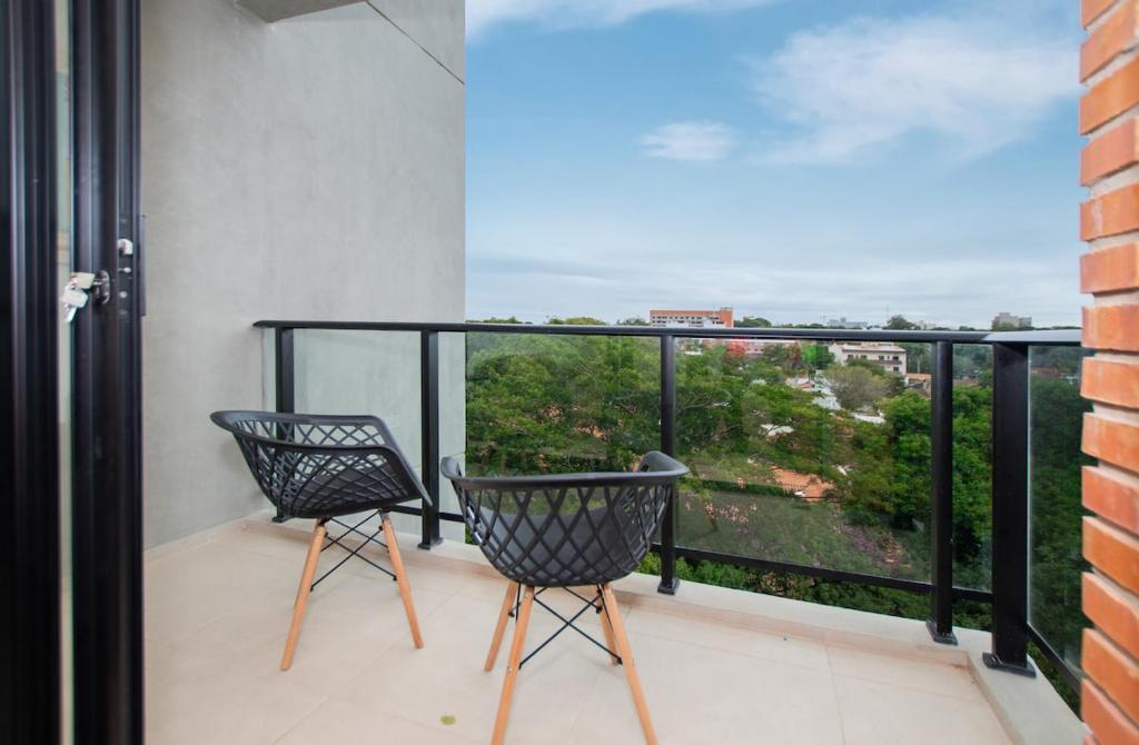 Stylish One-Bedroom Near Top Malls with Pool&Gym - 4