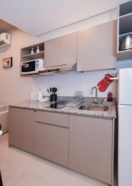 Modern 1BR Pool Coworking & Free Parking - 4