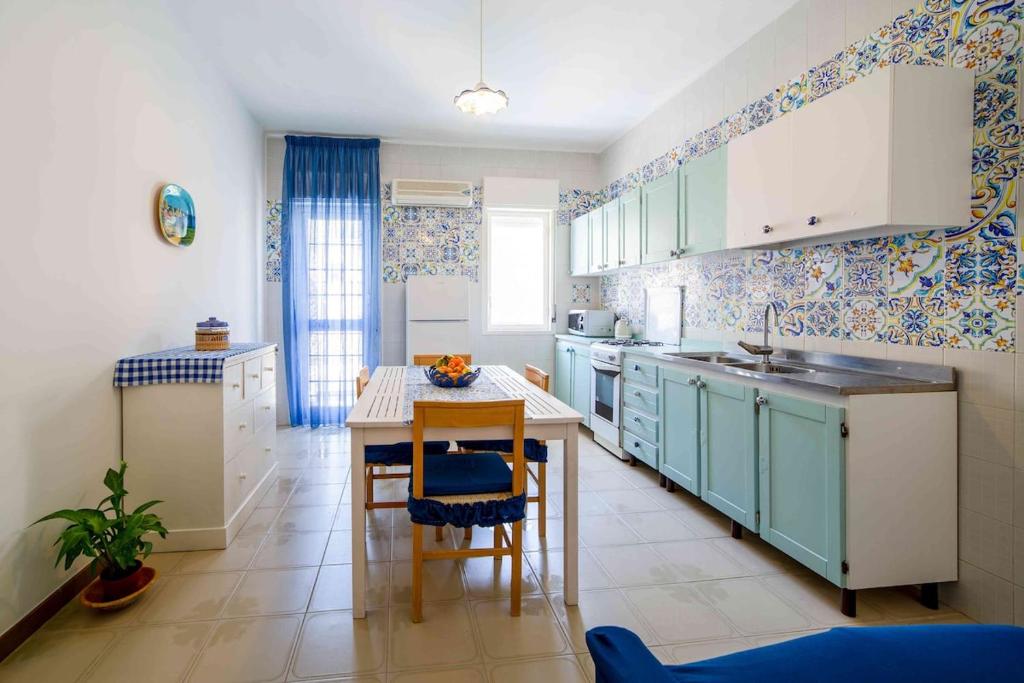 Blue Shell Spacious Two Bedroom Flat in the Centre - 1