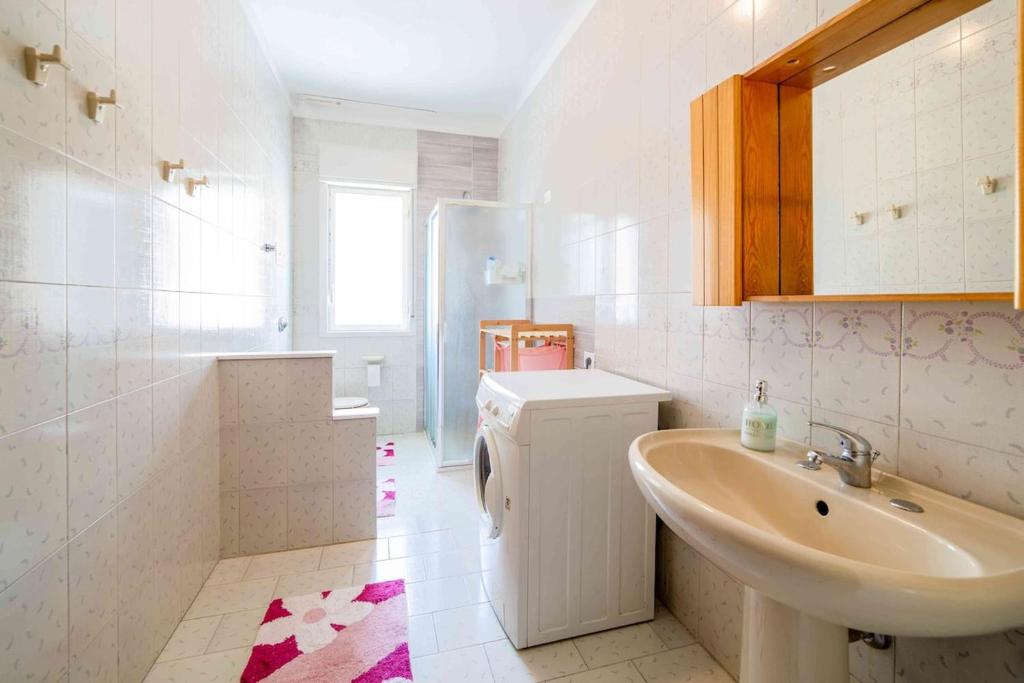 Blue Shell Spacious Two Bedroom Flat in the Centre - 3