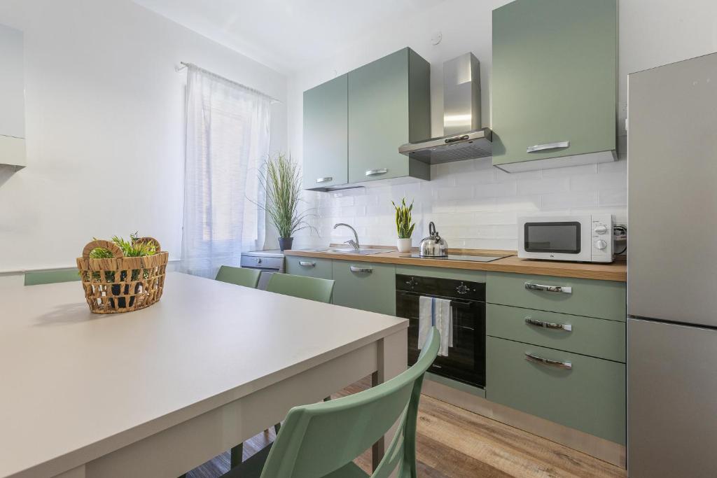 GuestHost - Bright Apartment in Ferrara Center - 1