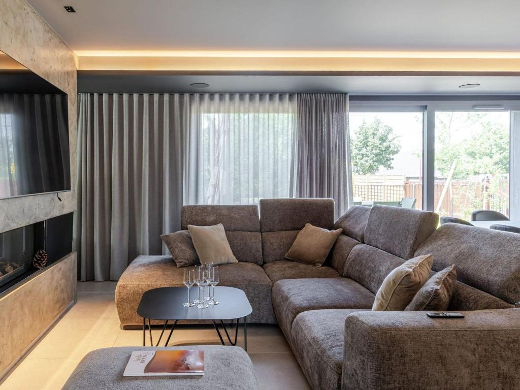 Holiday Home Loge aux Loups- Innenpool- Sauna- nahe am See by Interhome - 2