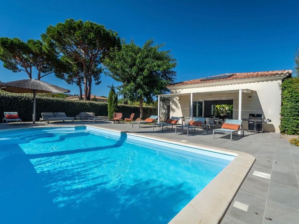 aadbbafebf - Holiday Home Villa 3 Schlafzimmer- privater Pool Garten und Parkplatz - 1