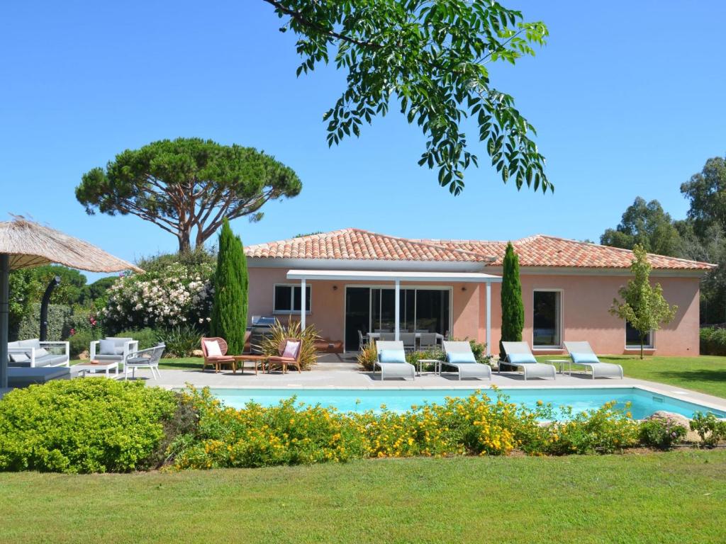 aadbbafebf - Holiday Home Villa 3 Schlafzimmer- privater Pool Garten und Parkplatz - 4