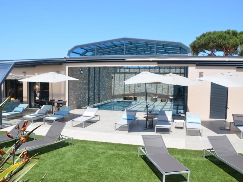 aadbbafebf - Holiday Home Villa 3 Schlafzimmer- privater Pool Garten und Parkplatz - 5