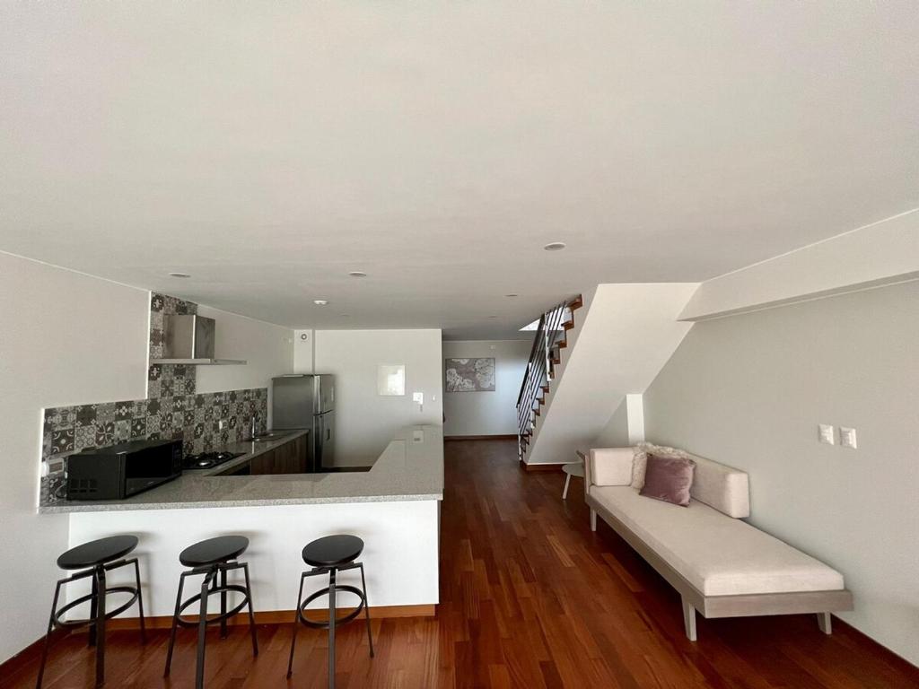 Walk to Larcomar Peaceful 7th Floor Flat AC - 4