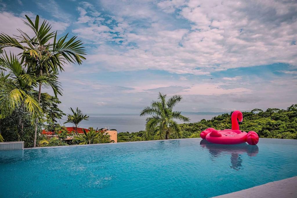 Heated Pool, Chef, Barman & Full Staff Sleeps 30 - 1