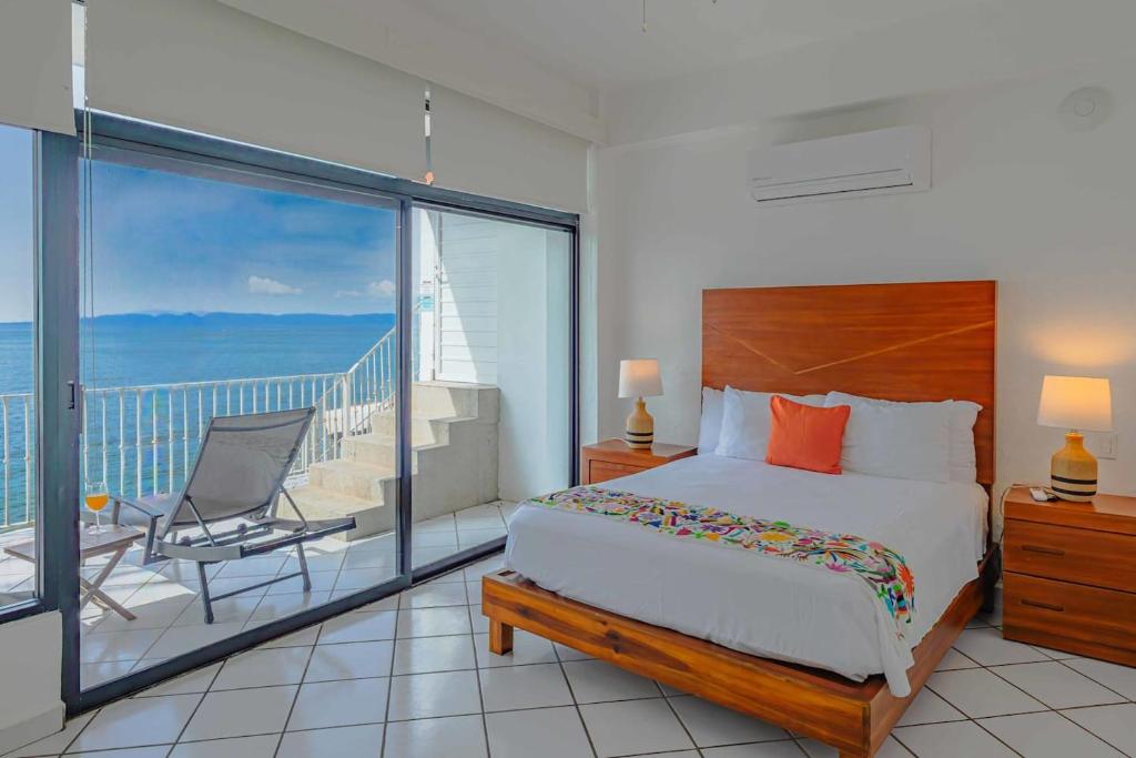 Del Mar PV Condo 4 Oceanfront 1BR, Huge Terrace - 1