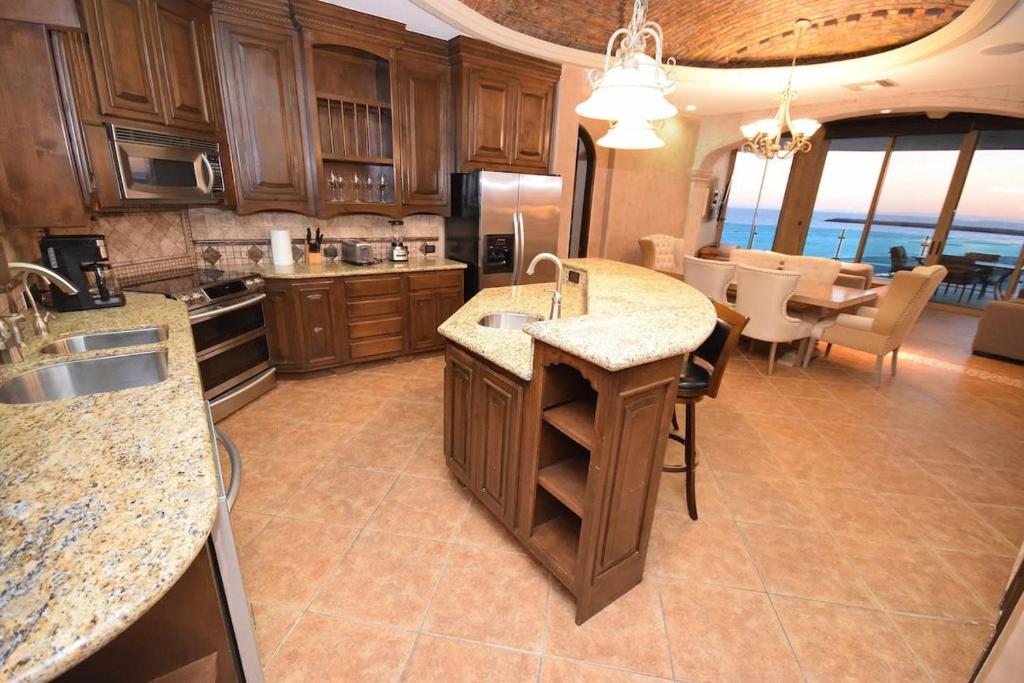 Crystal Blue Ocean Front Condo - 5