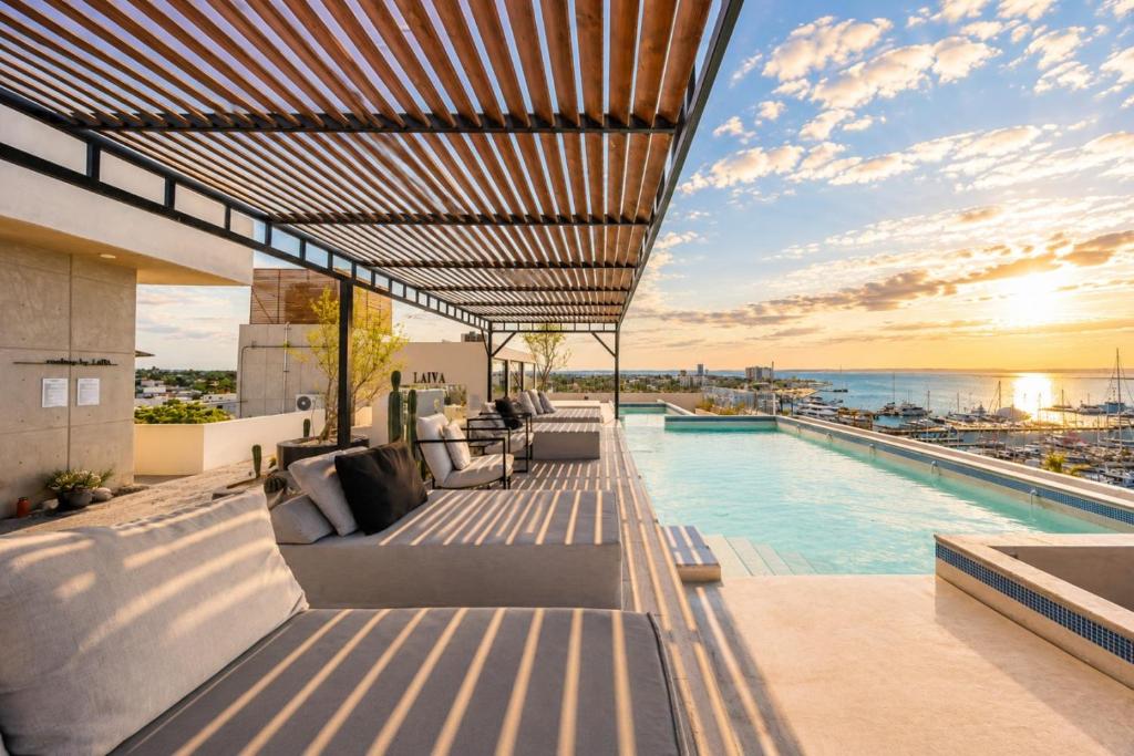 Central with Rooftop Pool by Porto Vacanze @ Laiva - 1
