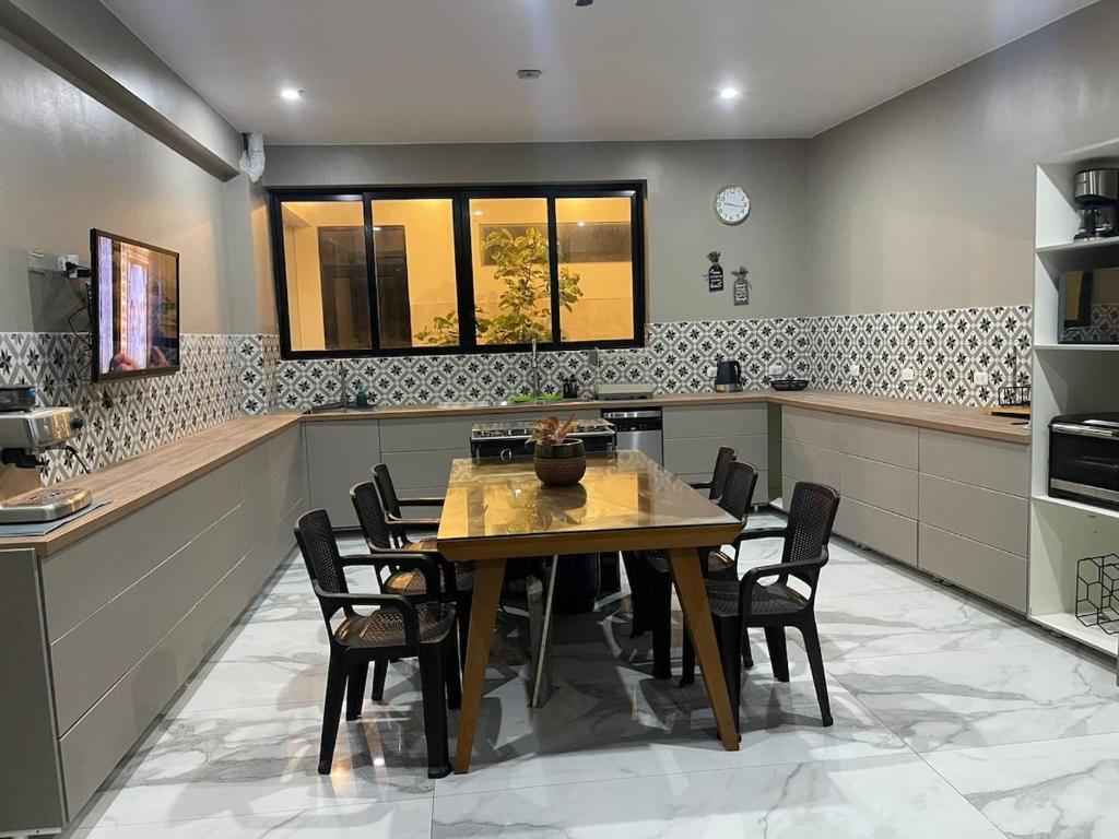 La Planicie Modern home with pool and barbecue area - 2