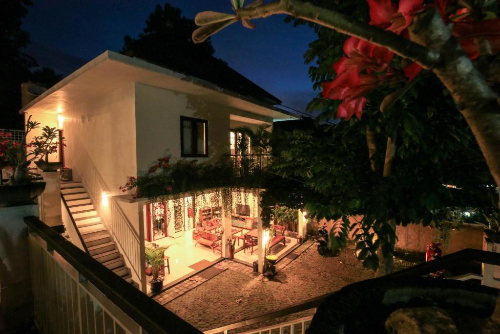 Shared lounge/TV area