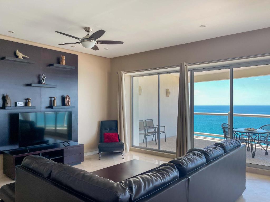 Oceanfront 2BR Condo with Sea Views #1101 - 4