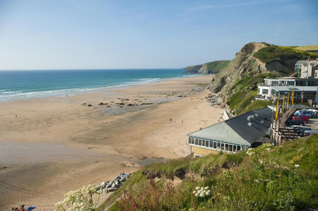 Beach, Waves Apartments in Newquay