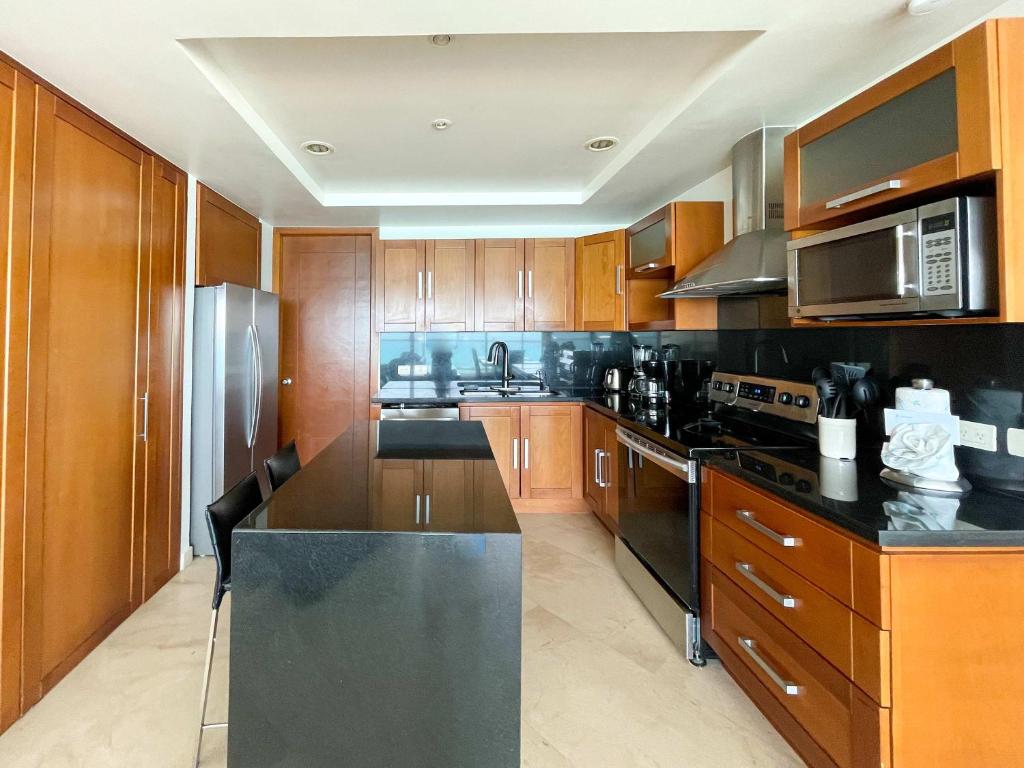 Oceanfront 2BR Condo with Astonishing View #1103 - 5