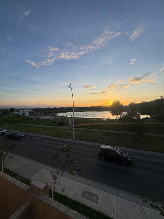 Bello departamento con atardeceres frente al lago - Zakia - 4