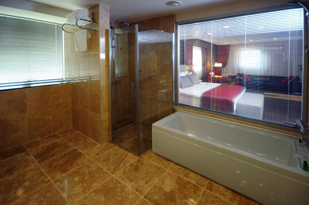 Ramada Plaza by Wyndham Izmit photo