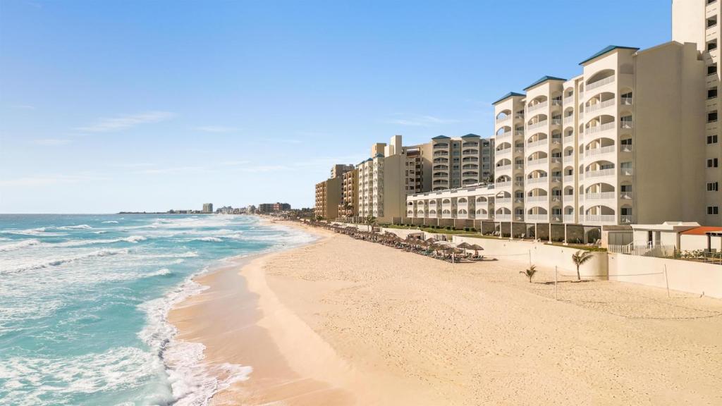 Hilton Cancun Mar Caribe All-Inclusive Resort - 4