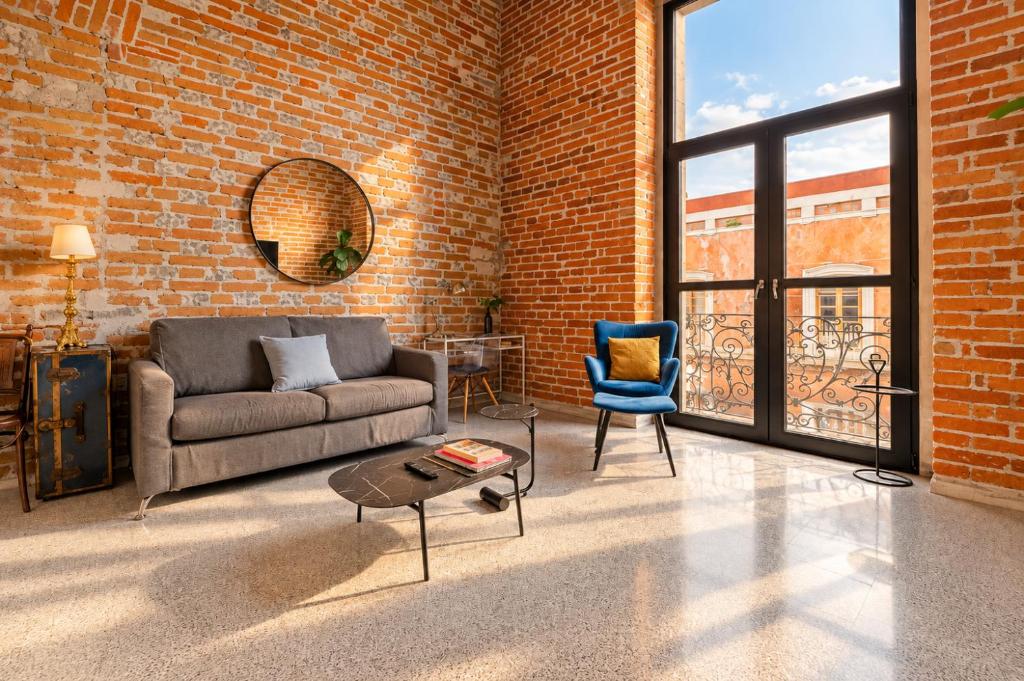 Loft #102 en centro histórico con balcones y terraza común - 1