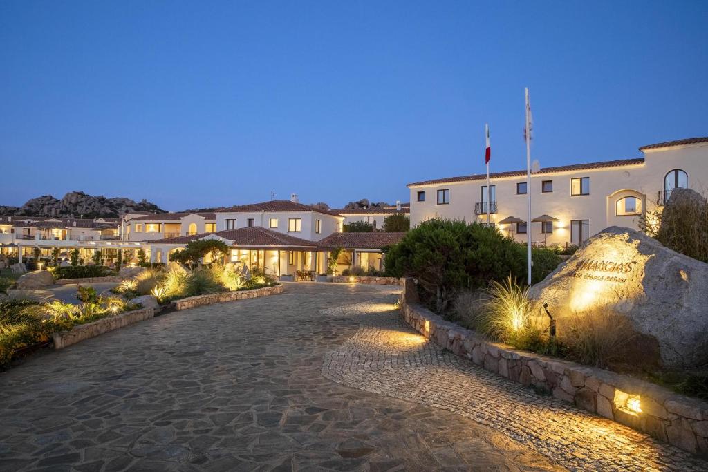 Mangia's Santa Teresa Sardinia, Curio Collection by Hilton - 5