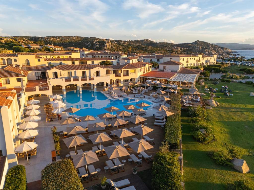 Mangia's Santa Teresa Sardinia, Curio Collection by Hilton - 3