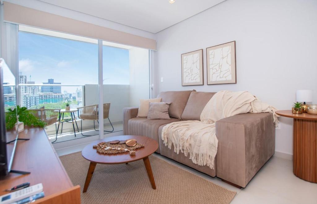 Stylish Two BR Prime Area Balcony Pool and Gym - 2