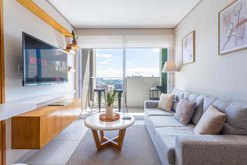 First Living 2BR Rooftop Pool Gym & Parking - 1