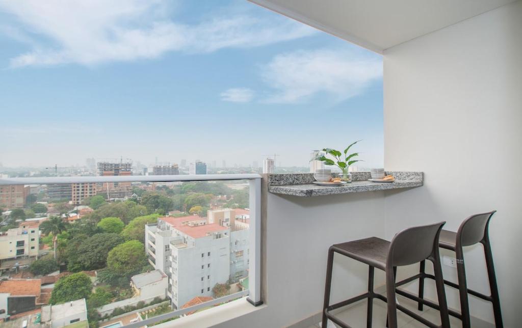 Business Apt with City Views in a Great Location - 5