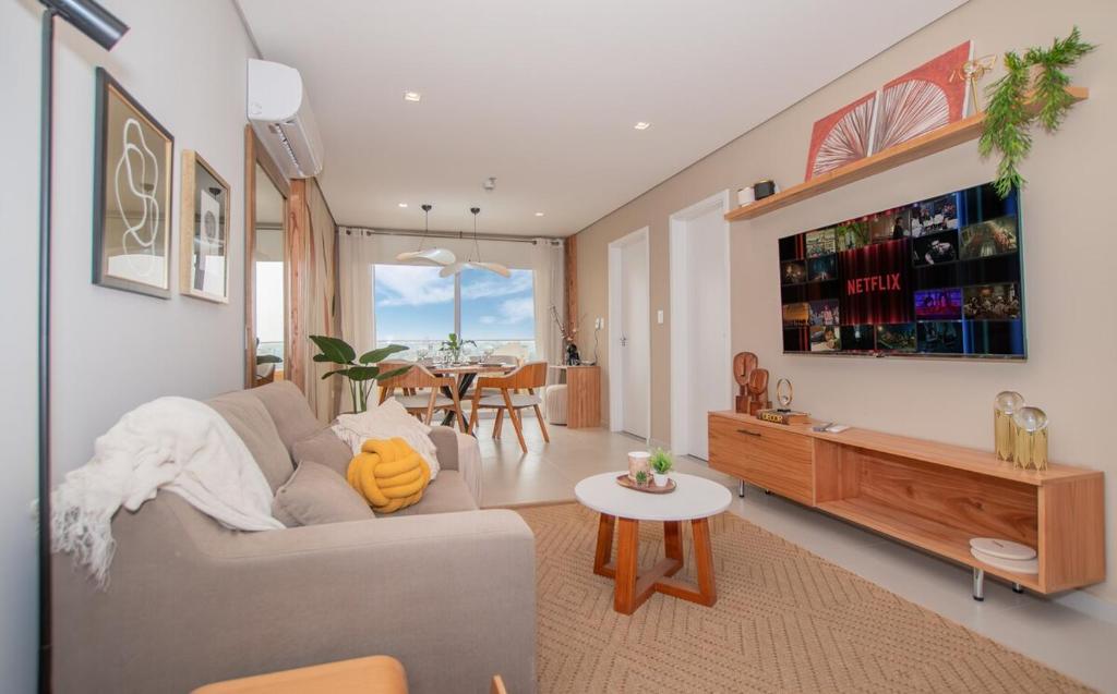 Business Apt with City Views and Great Location - 4
