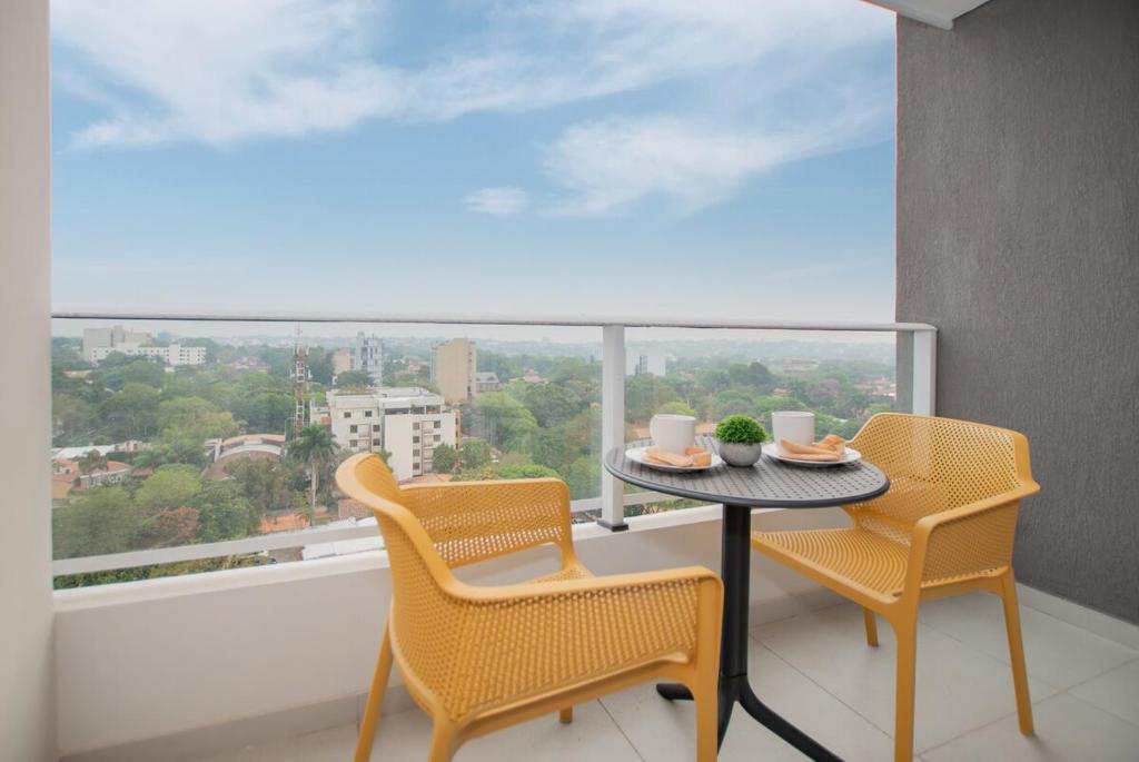 Business Apt with City Views and Great Location - 3