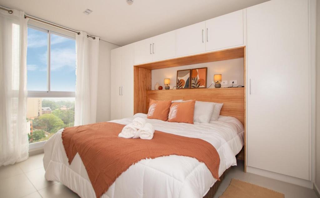 Business Apt with City Views and Great Location - 2