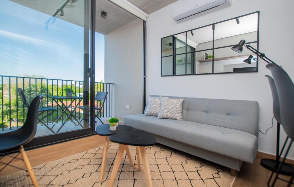 Modern Hassler Apt Great View Pool & Gym Access - 2