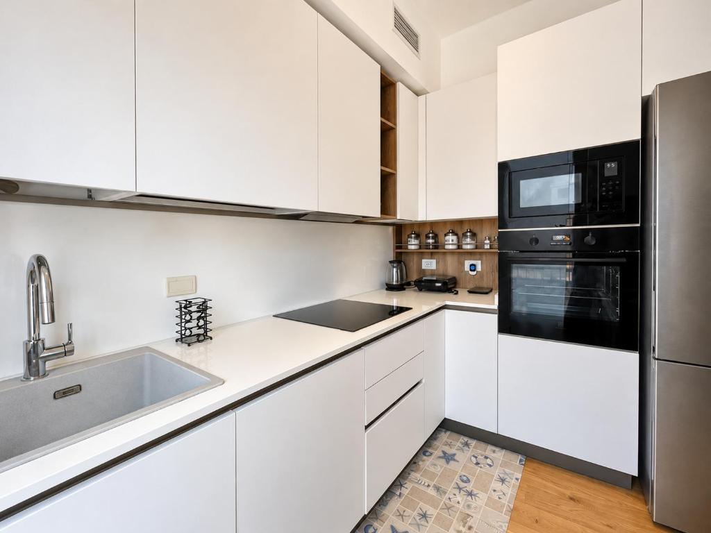 Hostdomus - City & Sea Apartment - 4