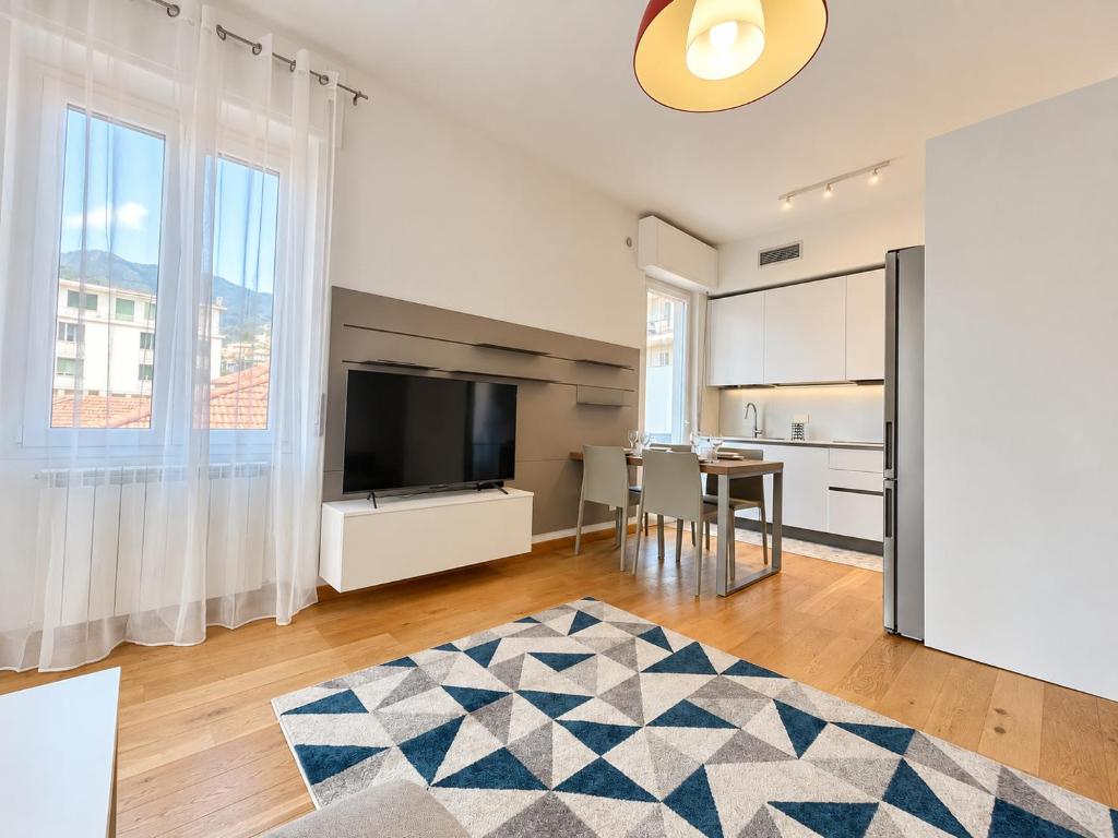 Hostdomus - City & Sea Apartment - 1