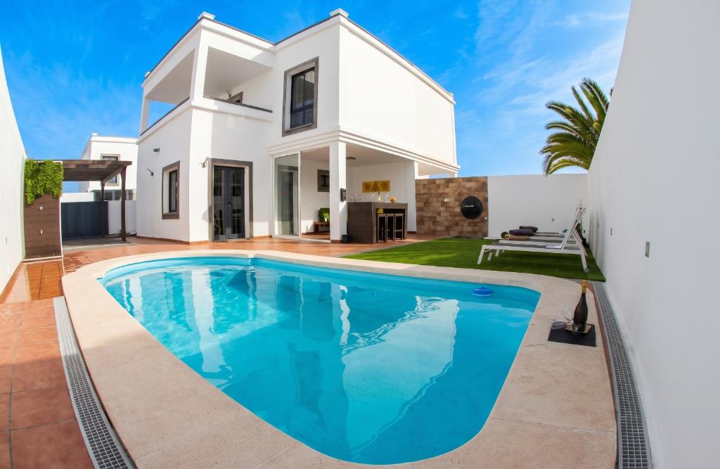 Elegant Villa Playa Blanca with Pool - 2