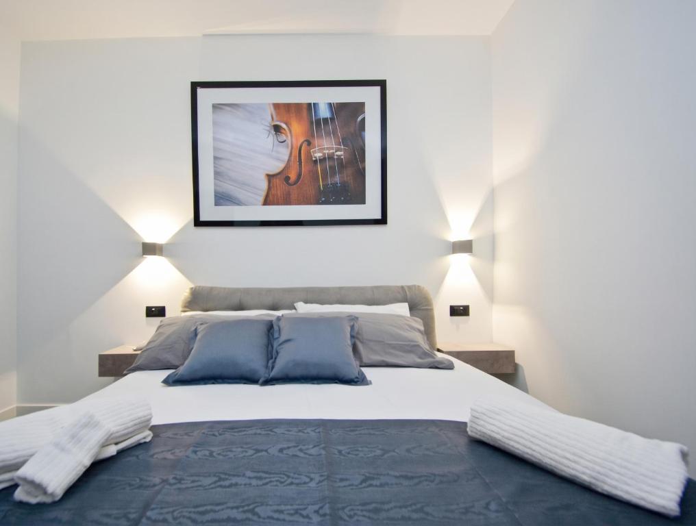 Modern Apartment in Napoli + Balcony - 4