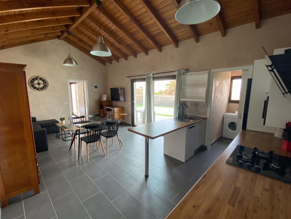 Seaside Villa in El Roque (El Cotillo) with Private Pool - 1