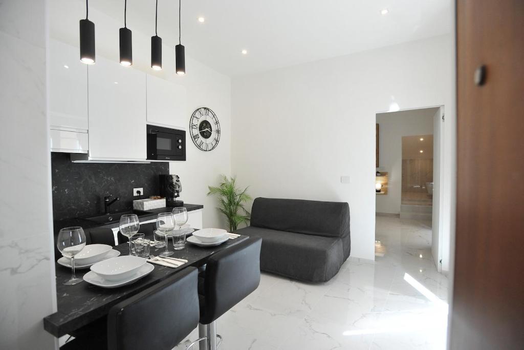 Royal Paradise Luxury Apartment - 4