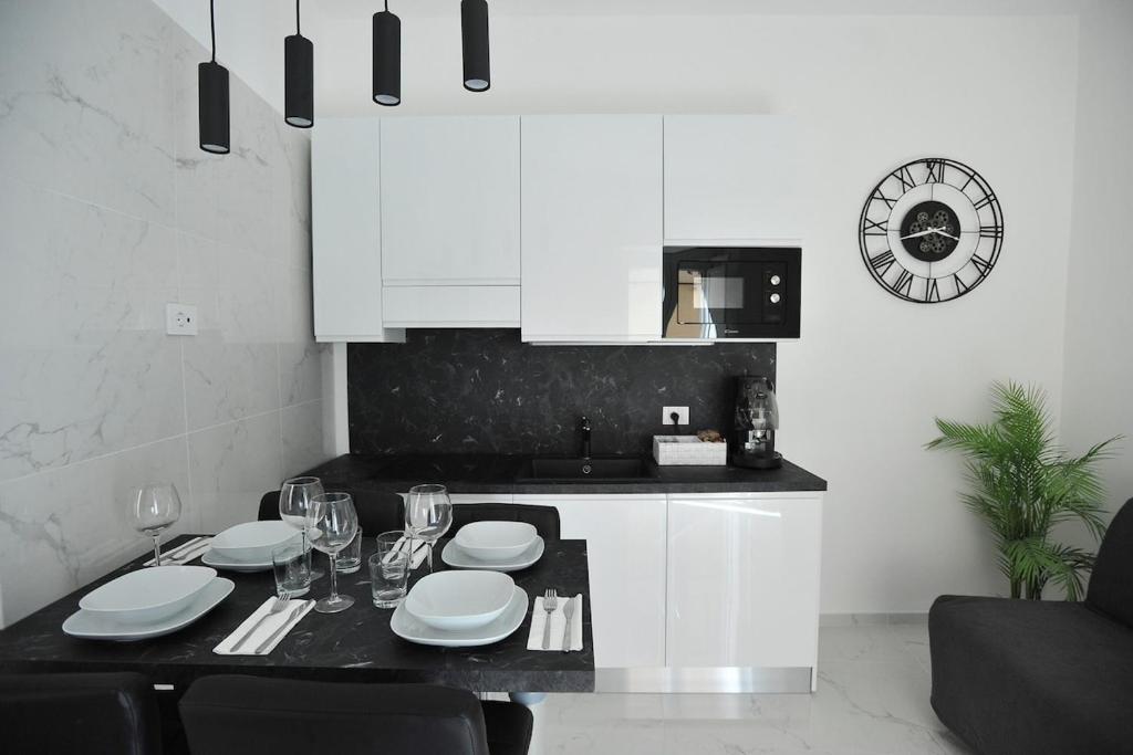 Royal Paradise Luxury Apartment - 3
