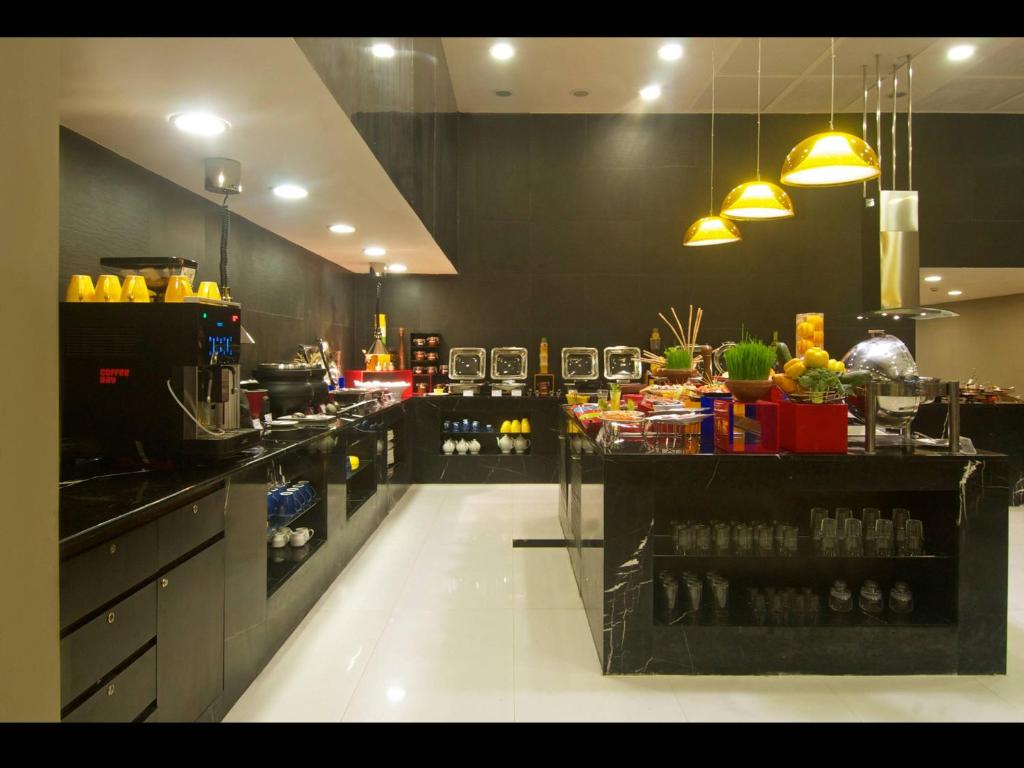 Keys Select by Lemon Tree Hotels, Visakhapatnam レストラン